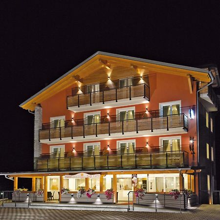 Hotel Gran Vacanze Rooms & Apartments Dimaro Exterior foto