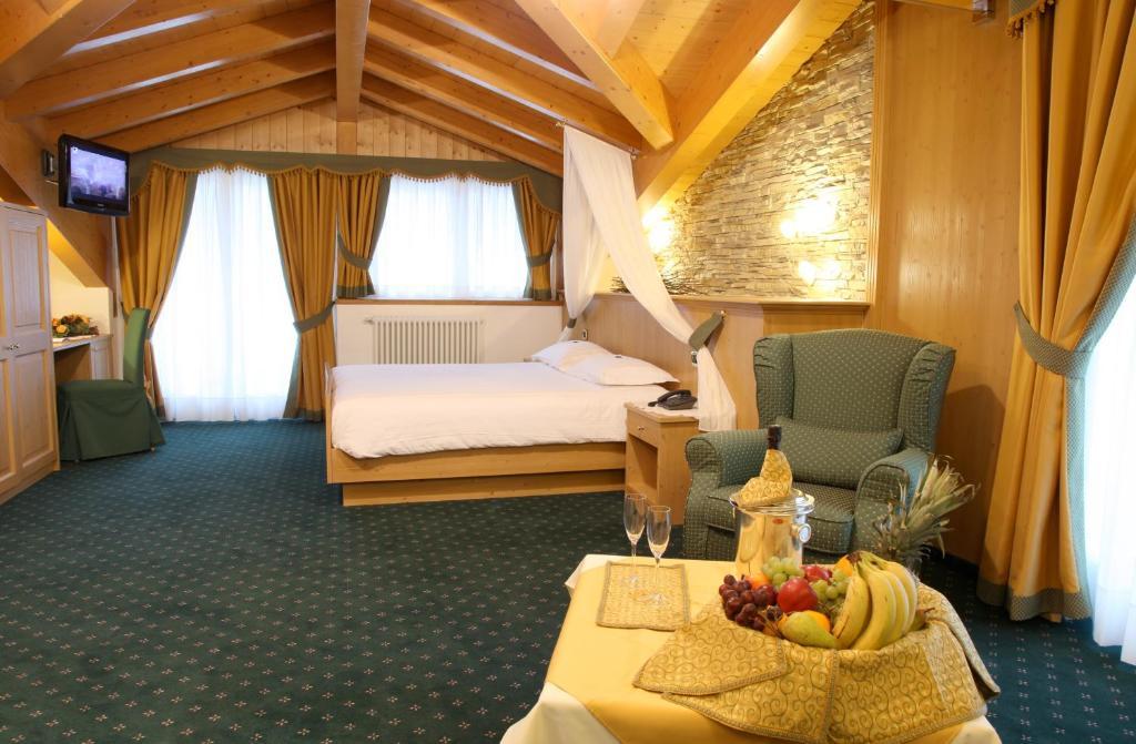 Hotel Gran Vacanze Rooms & Apartments Dimaro Exterior foto