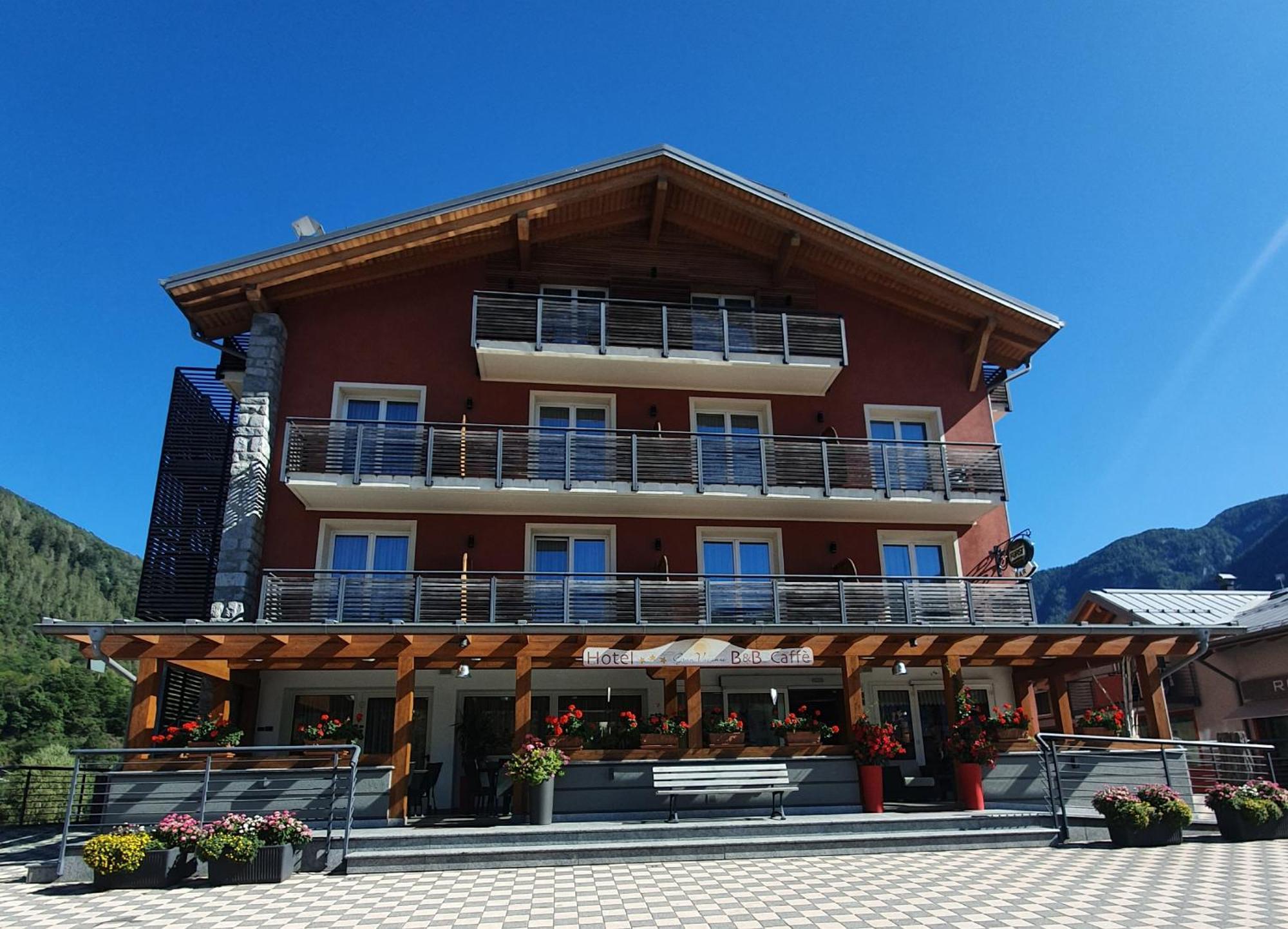 Hotel Gran Vacanze Rooms & Apartments Dimaro Exterior foto
