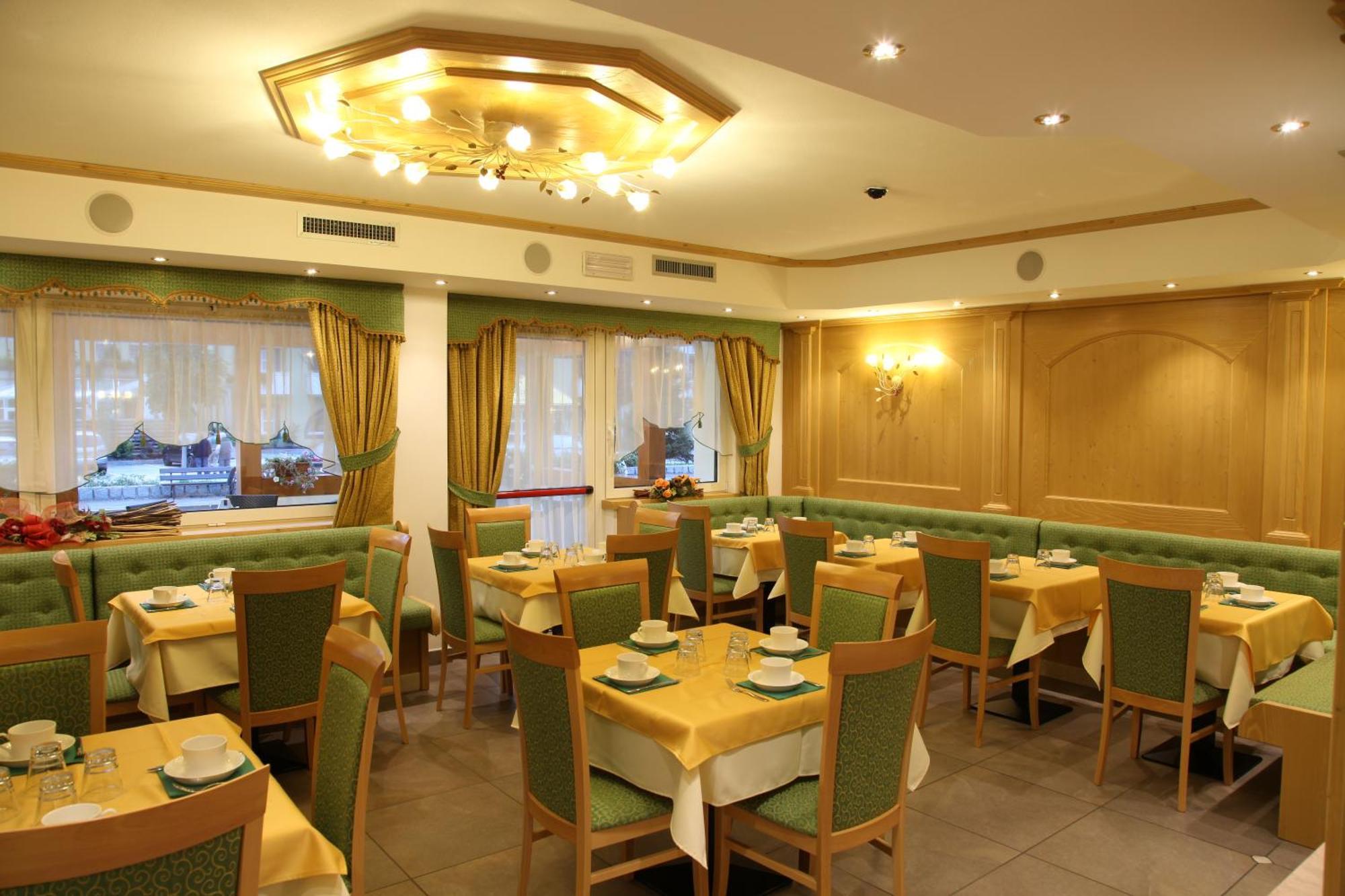 Hotel Gran Vacanze Rooms & Apartments Dimaro Exterior foto