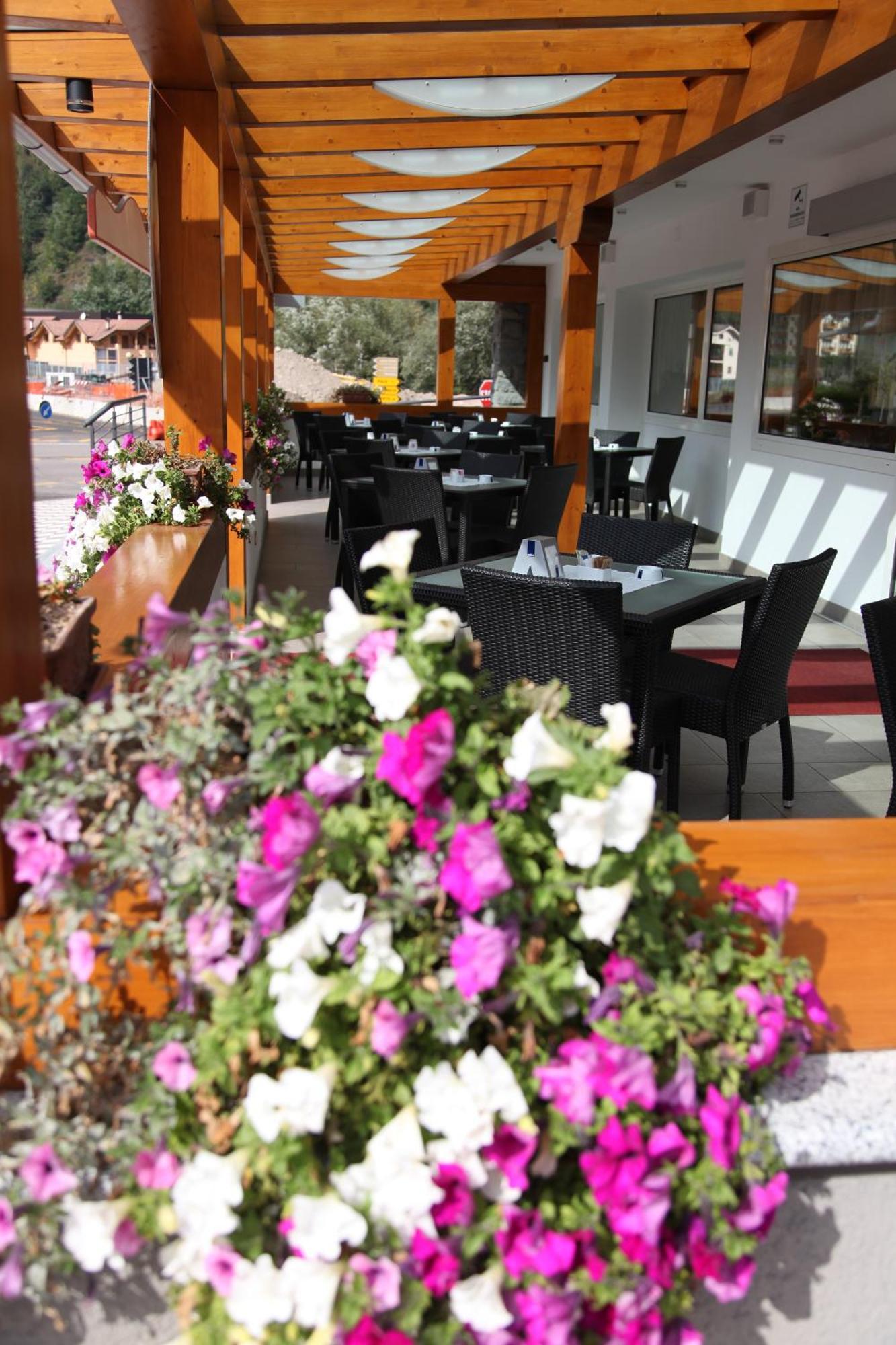 Hotel Gran Vacanze Rooms & Apartments Dimaro Exterior foto