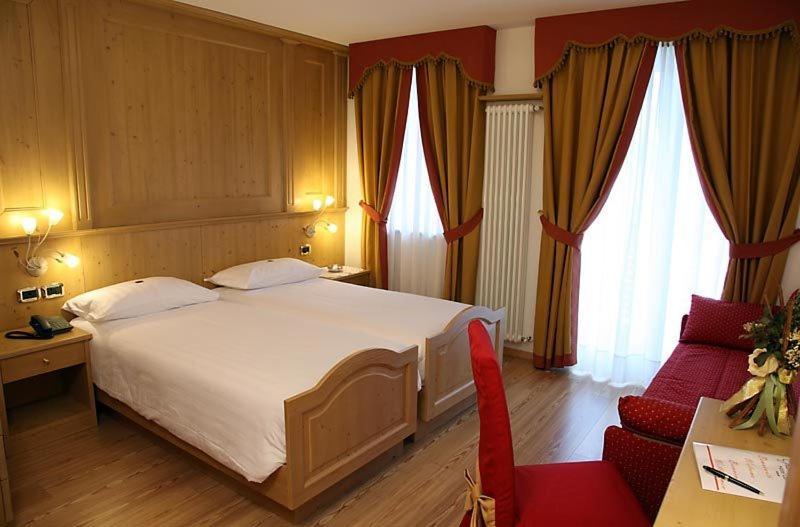 Hotel Gran Vacanze Rooms & Apartments Dimaro Zimmer foto